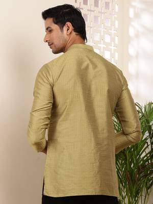 Men olive gold textured viscose blend short kurta with mandarin collar 4