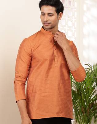 Men rust orange textured viscose blend short kurta with mandarin collar 2