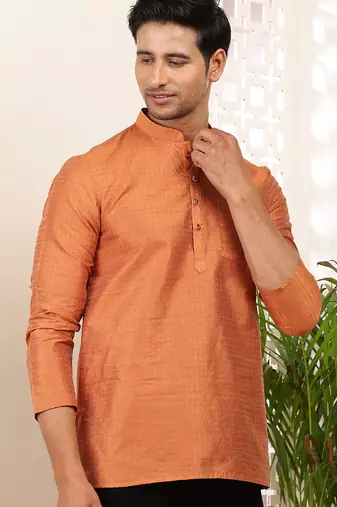 Men rust orange textured viscose blend short kurta with mandarin collar