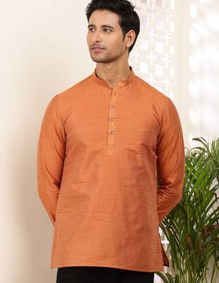 Men rust orange textured viscose blend short kurta with mandarin collar 3