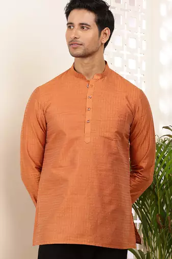 Men rust orange textured viscose blend short kurta with mandarin collar