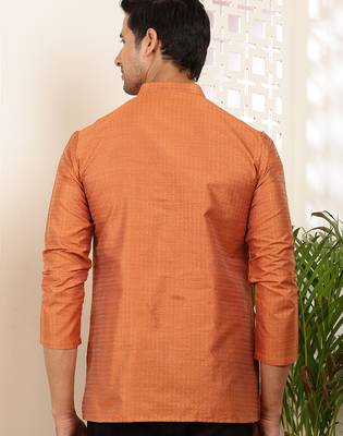 Men rust orange textured viscose blend short kurta with mandarin collar 4