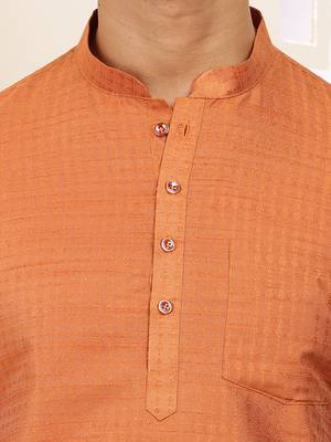 Men rust orange textured viscose blend short kurta with mandarin collar 5