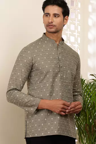 Men olive cotton short kurta with embroidered motifs and mandarin collar