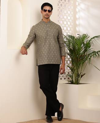 Men olive cotton short kurta with embroidered motifs and mandarin collar 4