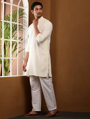 Men's off-white woven viscose blend kurta with straight hem 3
