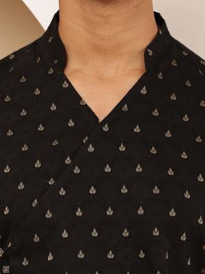 Men's black printed cotton kurta with traditional motifs 3