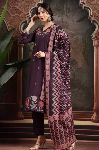 purple kantha work straight kurta trouser dupatta set have a lining kurta