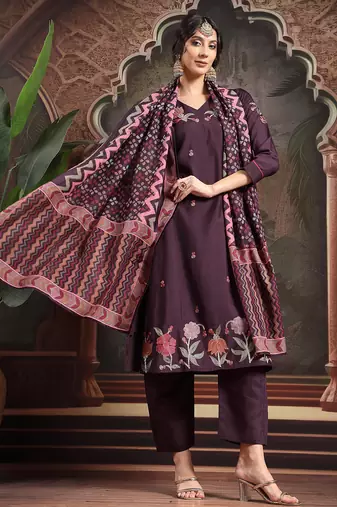purple kantha work straight kurta trouser dupatta set have a lining kurta
