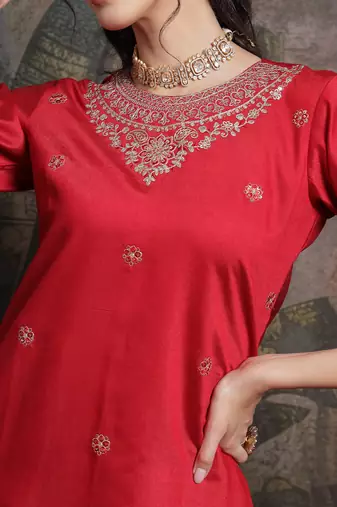 red embroidered straight kurta palazzo dupatta set have a lining kurta