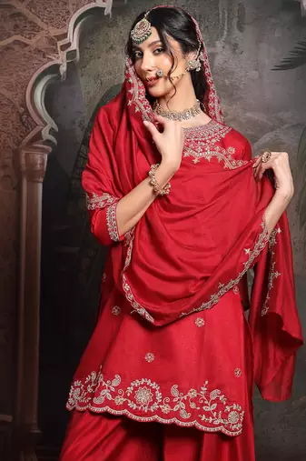 red embroidered straight kurta palazzo dupatta set have a lining kurta