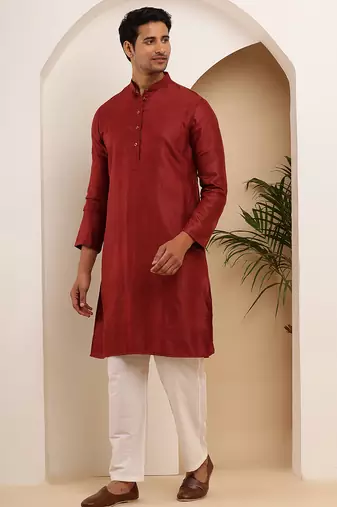 Men's maroon viscose blend kurta with straight hem and side slits