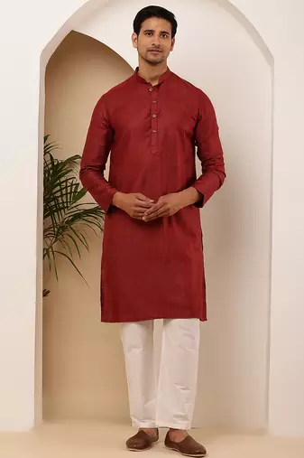 Men's maroon viscose blend kurta with straight hem and side slits