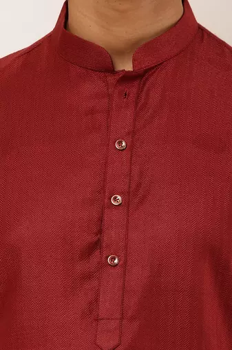 Men's maroon viscose blend kurta with straight hem and side slits