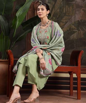 green mul chanderi a-line kurta trouser set 1