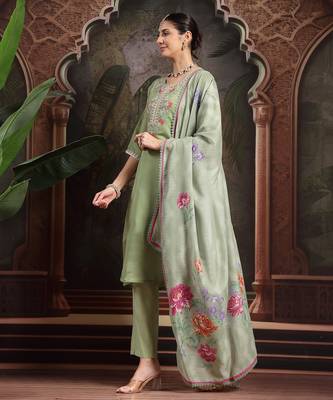 green mul chanderi a-line kurta trouser set 2