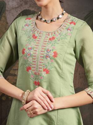 green mul chanderi a-line kurta trouser set 4