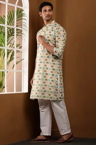Men's off-white viscose blend kurta with all-over geometric print