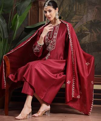 maroon embroidered a-line kurta trouser dupatta set 1