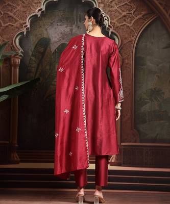 maroon embroidered a-line kurta trouser dupatta set 3