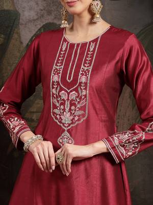 maroon embroidered a-line kurta trouser dupatta set 4