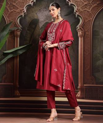 maroon embroidered a-line kurta trouser dupatta set 5
