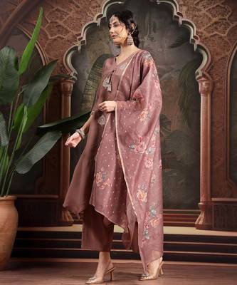brown zari work a-line kurta trouser dupatta set 5