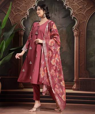 maroon roman embroidered a-line kurta trouser dupatta set 1