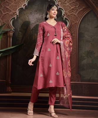 maroon roman embroidered a-line kurta trouser dupatta set 2