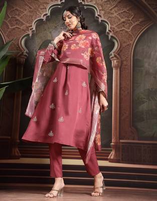 maroon roman embroidered a-line kurta trouser dupatta set 5