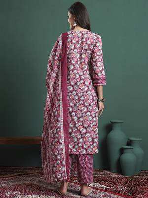 burgundy and grey cotton floral print lace work kurta pants dupatta set 3