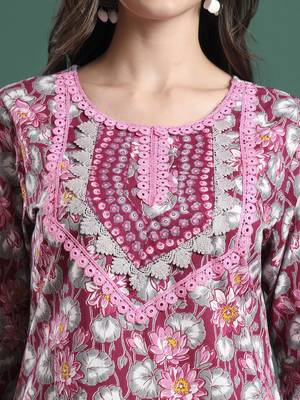 burgundy and grey cotton floral print lace work kurta pants dupatta set 4