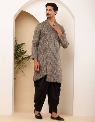 Men's grey viscose blend kurta with minimal print and modern fit 2