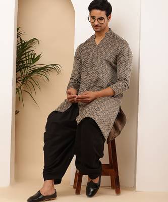 Men's grey viscose blend kurta with minimal print and modern fit 3