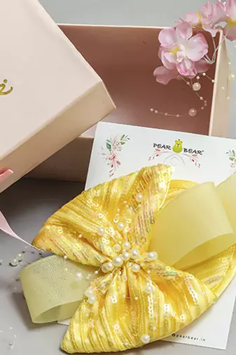 Yellow plain net fascinator