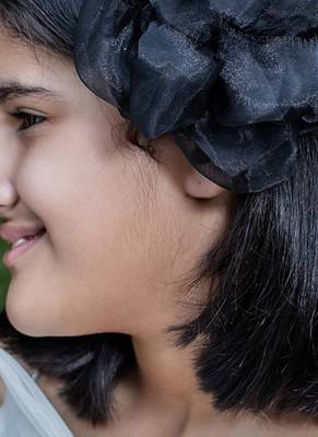 Black plain net fascinator 1