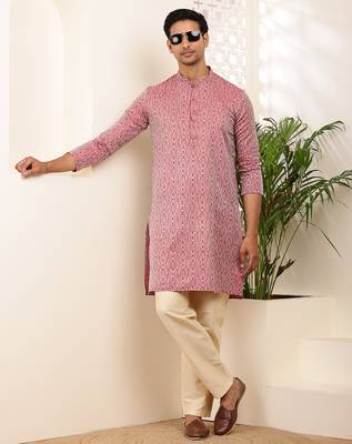 Men pink printed straight kurta with cream pyjama set 3