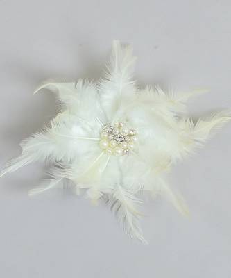White pearl feather hair clip 3