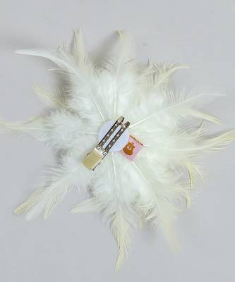 White pearl feather hair clip 4