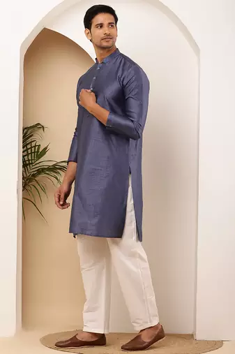 Men navy blue textured kurta with white pyjama set