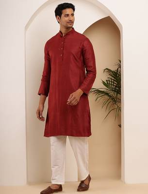 Men's maroon textured kurta with white churidar 2