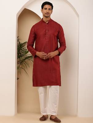 Men's maroon textured kurta with white churidar 3