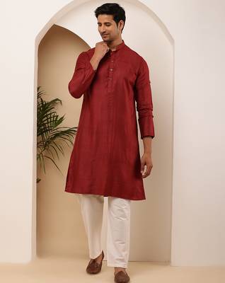Men's maroon textured kurta with white churidar 5