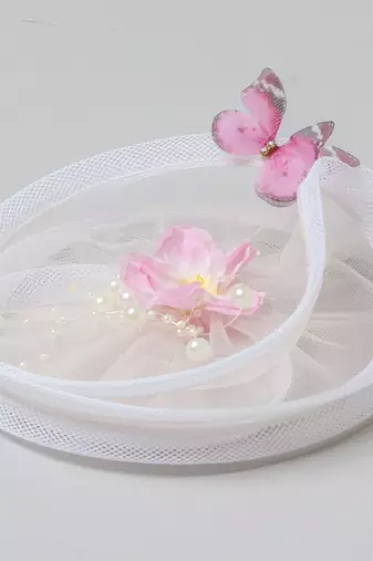 White net pearl fascinator