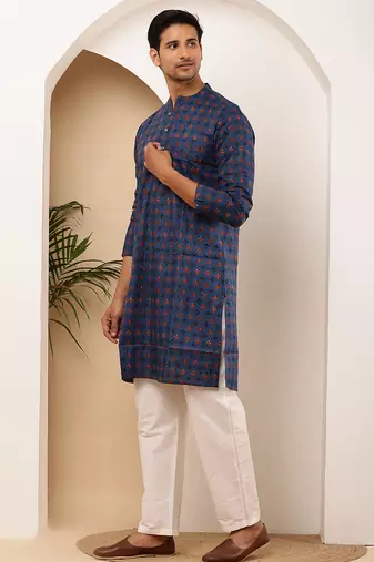 Men   s navy blue handblock printed cotton kurta with white pajama
