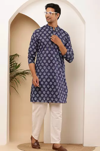 Men   s navy blue floral block printed cotton kurta with white pajama set