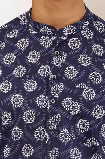 Men   s navy blue floral block printed cotton kurta with white pajama set