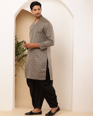 Men printed straight kurta with black dhoti pants set 4