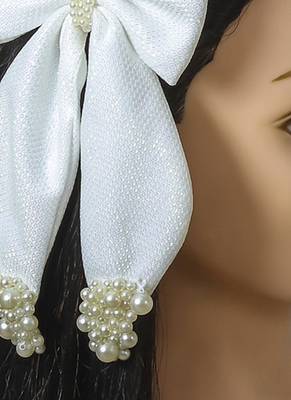 White pearl hair bow 3