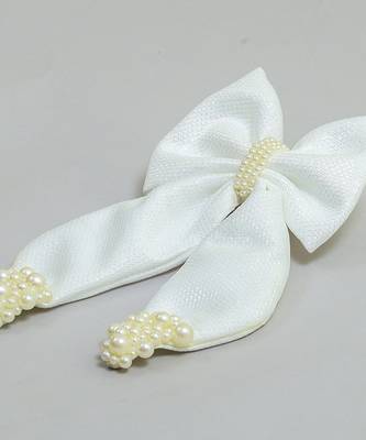 White pearl hair bow 4